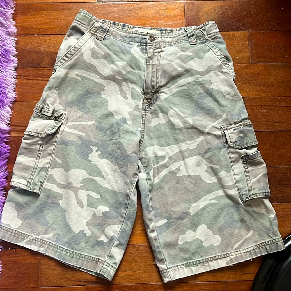 Faded Glory Vintage boys camouflage cargo shorts. Knee length with many pockets.